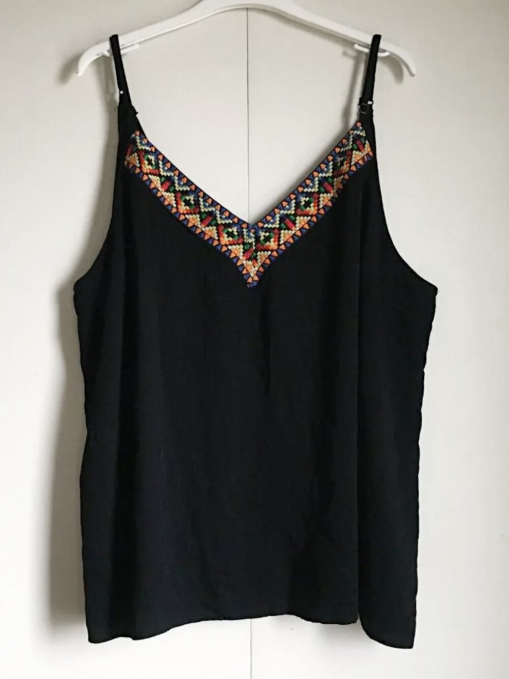 SHEIN Fit Black 100% Viscose Camisole Tribal Pattern Trim Size 22 🖤